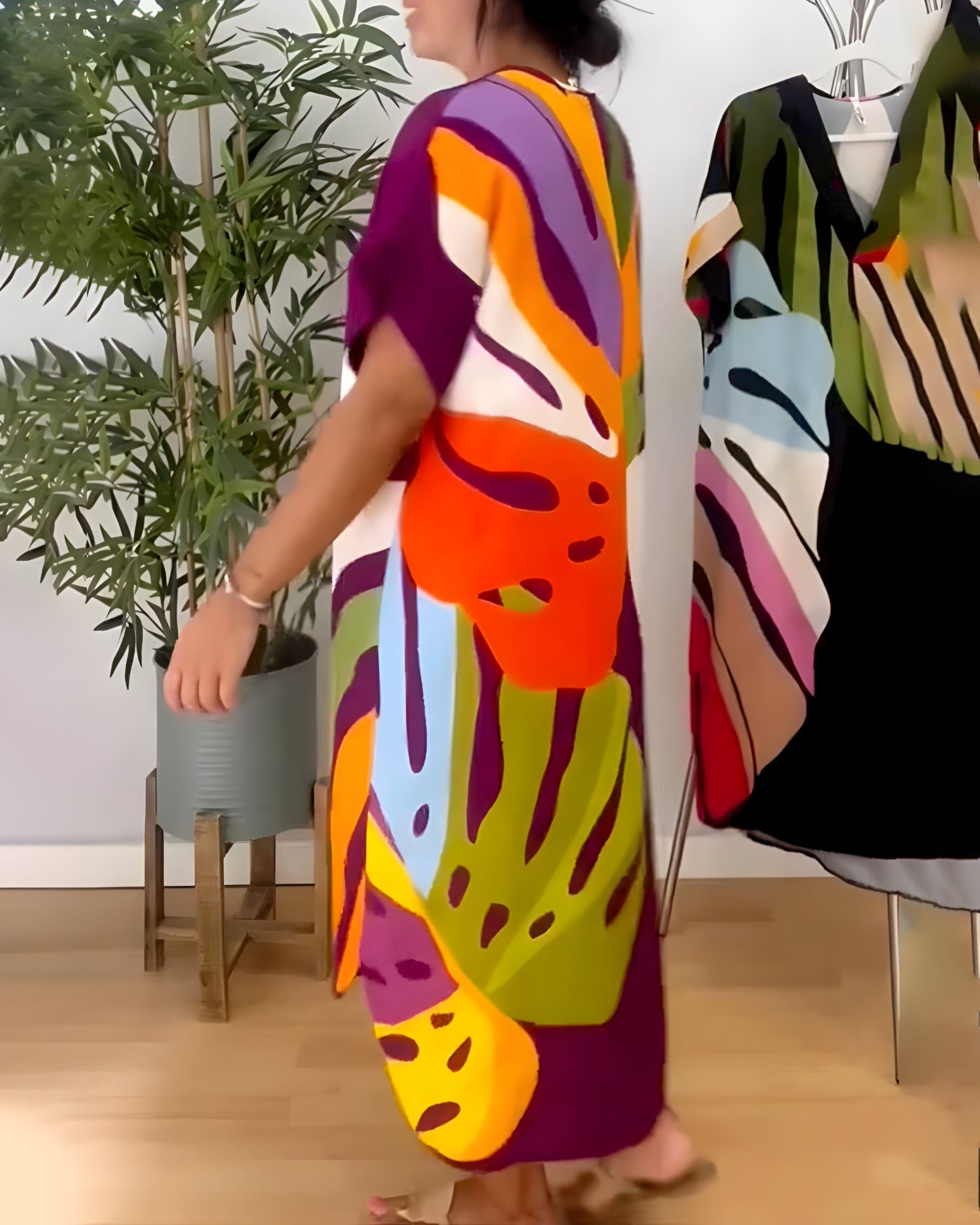 Marilyn - Casual dress with colorful foliage print for a fresh and natural look