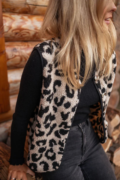 Astrid™ | Stylish leopard vest